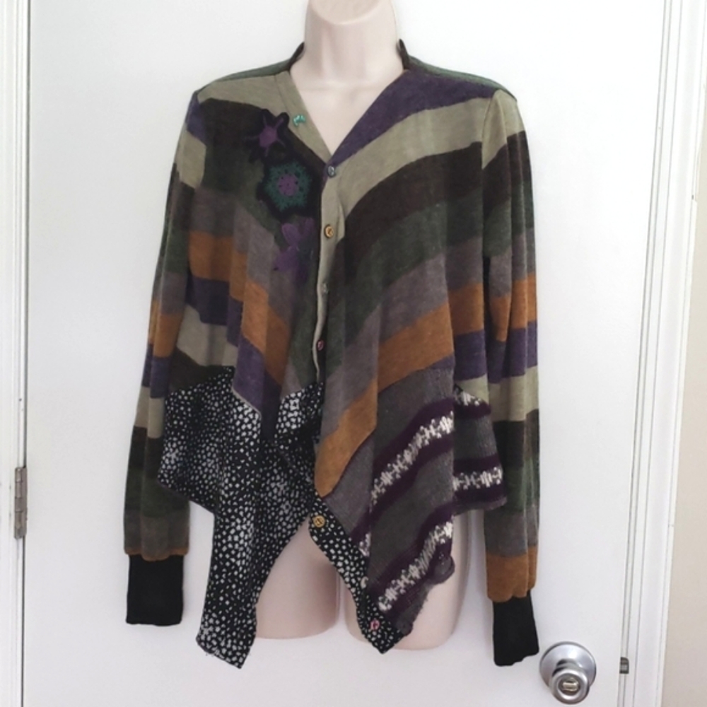 Young Threads Sweater Size S